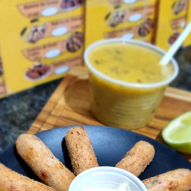 Bolinhos de bacalhau, charque e queijo